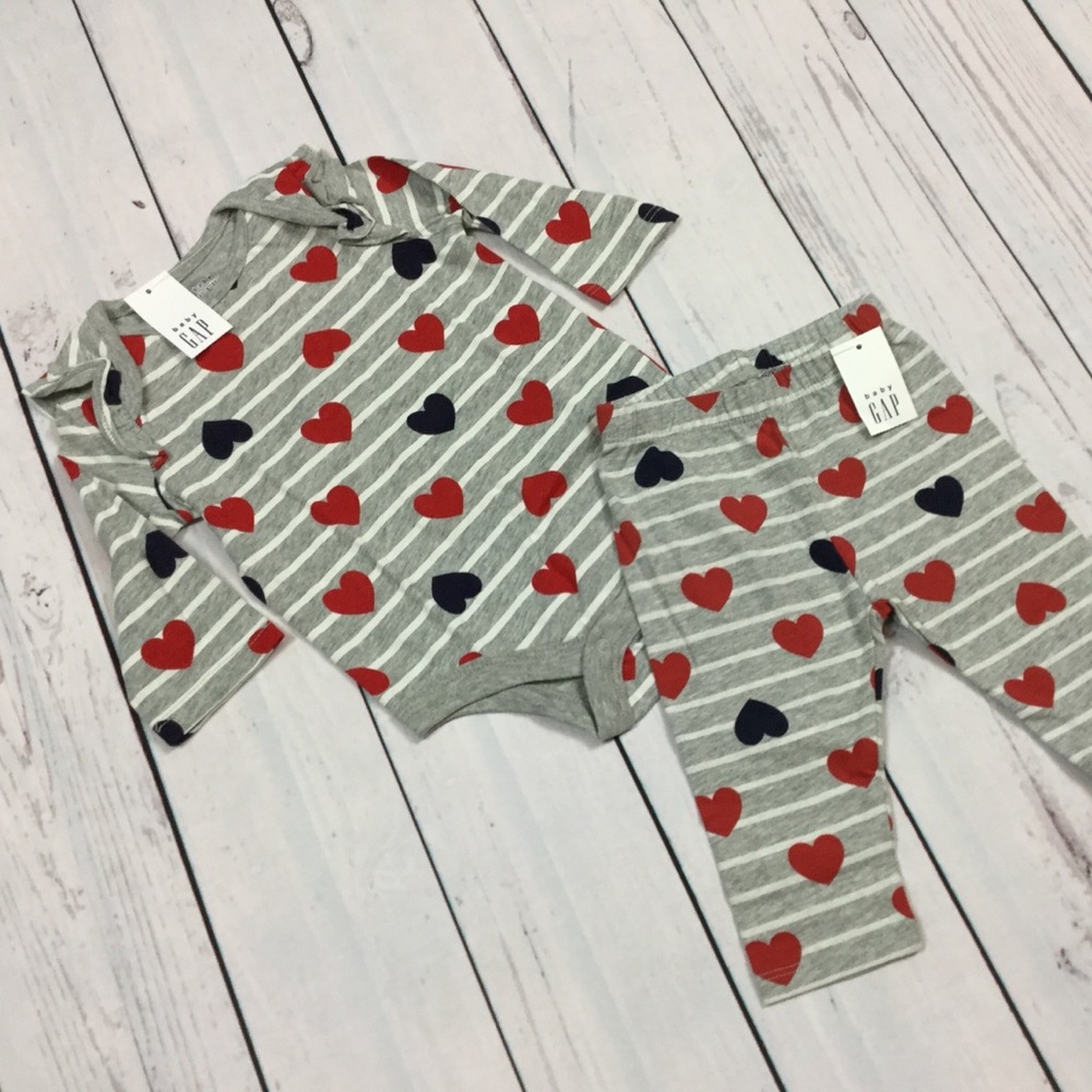 Gap Girls 0-3 Month Hearts Shirt & Pants Outfit - Picture 2 of 3